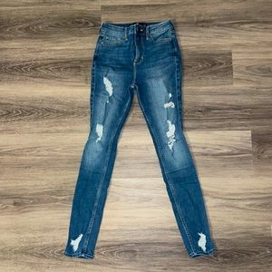 Hollister Curvy High-Rise Super Skinny Jeans. 0R